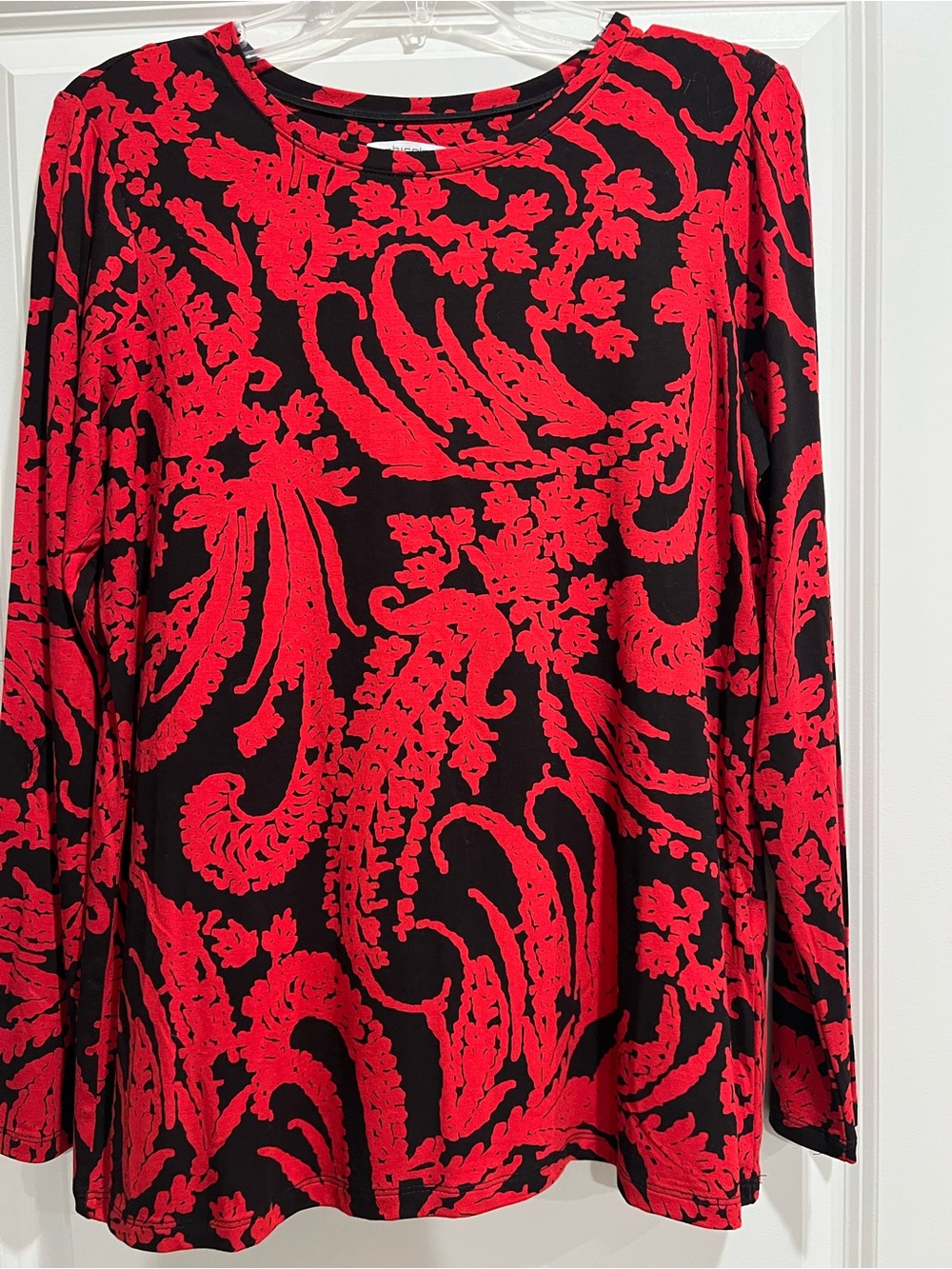 Chico's Black and Red Floral Print Top in Rsyon/Spandex
